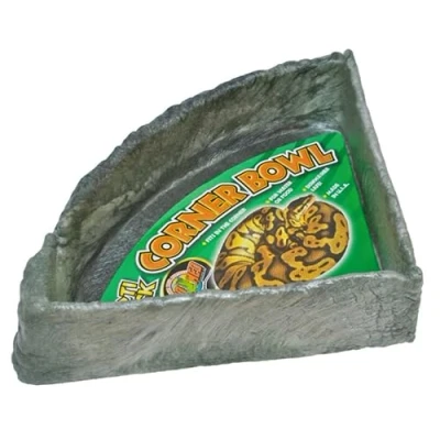 Imagen de Zoo Med Repti Rock Corner Cuenco de Esquina para Reptiles, Comedero Dispensador Agua y Comida Tortugas, Lagartos, No Tóxico, XL, 47.5 x 9 34.5 cm