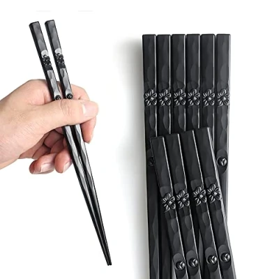 Imagen de AOOSY 5 pares de Palillos fibra vidrio aptos para lavavajillas, estilo japonés Hermoso patrón antideslizantes sushi negro aleación negra con caja regalo