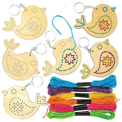 Imagen de Baker Ross FC722 Llavero de Madera con Punto Cruz Pájaros Juego 5, manualidades para niños