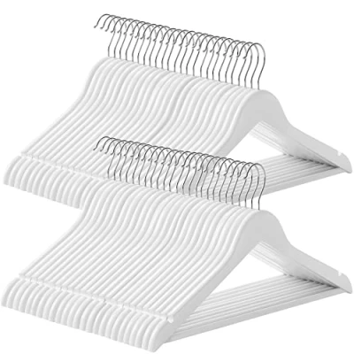 Imagen de SONGMICS Percha de Madera Maciza, Juego 50, con Ranuras para Hombros, Barra Antideslizante Pantalones, Gancho Giratorio 360, Trajes, Camisas, Abrigos, Blanco y Plata CRW03W 50