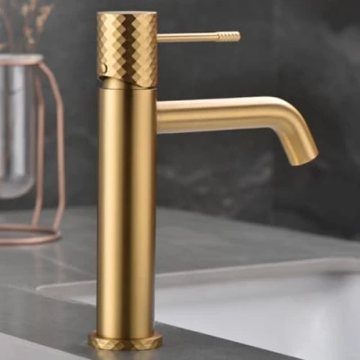 Imagen de IMEX Grifo Monomando Lavabo Baño Mezclador Agua Fria y Caliente sobre Encimera Ahorro de Serie Génova Color Oro Cepillado