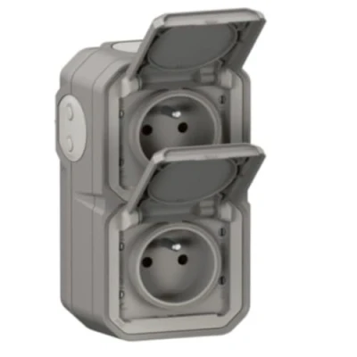 Imagen de LEGRAND toma impermeable doble IP55 con tierra Plexo, 2P+T 16A completa persiana, para colocación en aparente, montaje vertical, fabricado Francia, gris