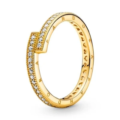 Imagen de PANDORA Signature Anillo superpuesto centelleante chapado en oro de 14 quilates con circonitas cúbicas transparentes, talla 48