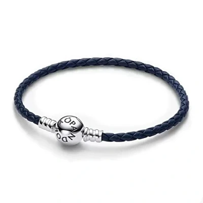 Imagen de Pandora Moments Pulsera de cuero trenzado azul con cierre redondo, S3
