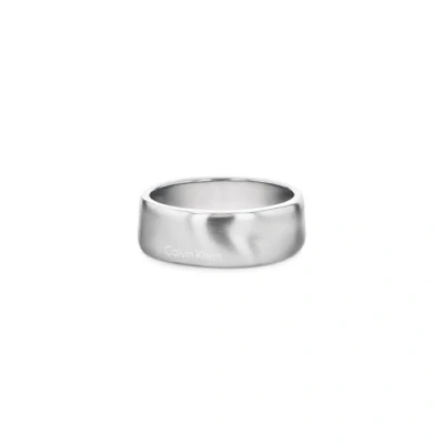 Imagen de Calvin Klein Anillo para Hombre Colección CK METALLIC WAVES de acero inoxidable y con recubrimiento Ion GunMetal (IP)