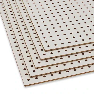 Imagen de Pegboard Pared perforada para hobby, almacenamiento de joyas, cordón, garaje, taller, sótano, 5 placas perforadas 500x400x3 mm, orificio mm diámetro y 15 distancia