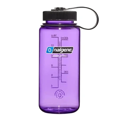 Imagen de Nalgene Sustain Tritan Botella de agua sin BPA hecha con material derivado del 50% residuos plásticos, 16 onzas, boca ancha, color morado