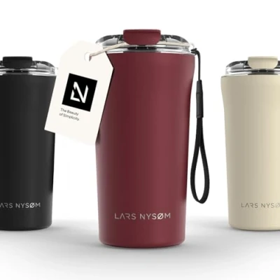 Imagen de LARS NYSØM Taza térmica Café para llevar con correa y Tapa Tritan Termo de 0,5 litros aislante Travel mug acero inoxidable a prueba fugas (Berry Red, 500ml)