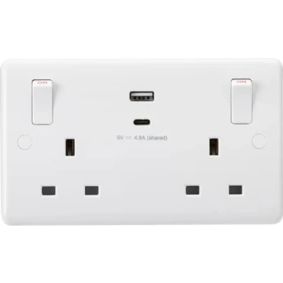 Imagen de Knightsbridge CU9002 Enchufe conmutado de 13 A 2G con balancines externos y USB dual (A+C) 5 V CC 4.8 compartido