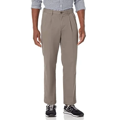 Imagen de Amazon Essentials Pantalón Chino Plisado, Resistente a Las Arrugas y de Corte clásico (Disponible en Tallas Grandes Largos Especiales) Hombre, Gris Topo, 33W / 32L