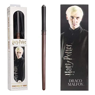 Imagen de La Varita de PVC Draco Malfoy Noble Collection y el Marcador prismático