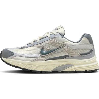 Imagen de Nike Initiator Herren Laufschuh, Zapatillas para Correr Hombre, Light Bone Smoke Grey Coconut Milk, 42.5 EU