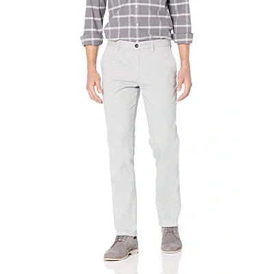 Imagen de Amazon Essentials Pantalón Chino sin Pinzas Antiarrugas de Ajuste Entallado Hombre, Gris Claro, 33W / 29L
