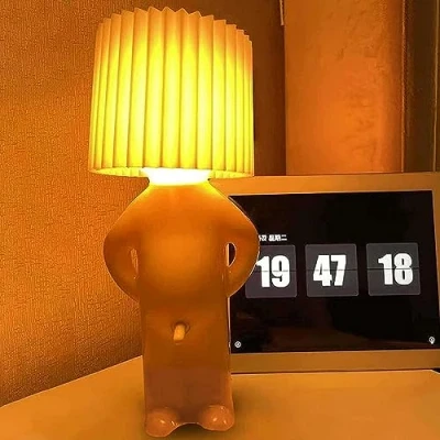 Imagen de lámpara creativa de un pequeño hombre tímido, luz escritorio para niño travieso, nocturna LED creativa, mesita noche romántica, lectura divertida, ambiente