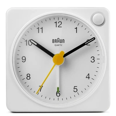 Imagen de Braun Reloj Despertador de Viaje analógico clásico función repetición e iluminación, tamaño Compacto, Movimiento Cuarzo silencioso, Alarma por pitido en Crescendo Blanco, Modelo BC02XW.