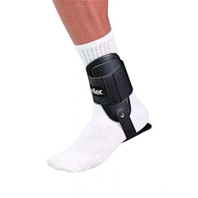 Imagen de Mueller Lite Ankle Brace, ortesis para tobillo y pie, negra, talla única