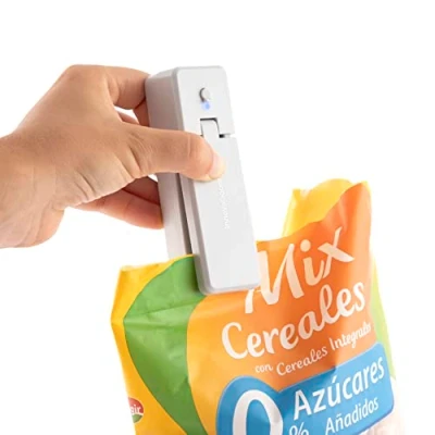 Imagen de InnovaGoods® selladora de bolsas recargable magnética con cutter Rebasyl, sella tus forma rápida y sencilla, función cutter, ideal para el hogar viaje
