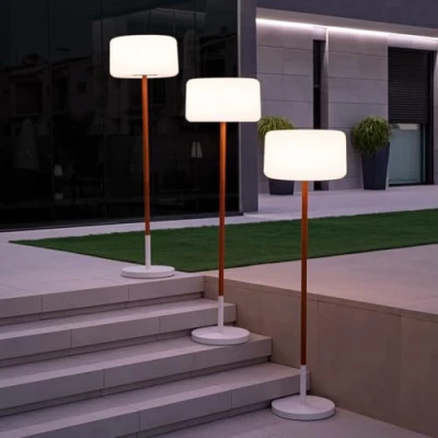 Imagen de CHLOE Lámpara de pie para exteriores LED solar regulable en altura con mando a distancia H155cm Blanco New Garden