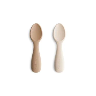 Imagen de Mushie Cucharas Para Principiantes de Silicona Paquete 2 Niños Pequeños Bebés que Aprenden a Comer Solos Aptas el Lavavajillas Natural/Shifting Sand