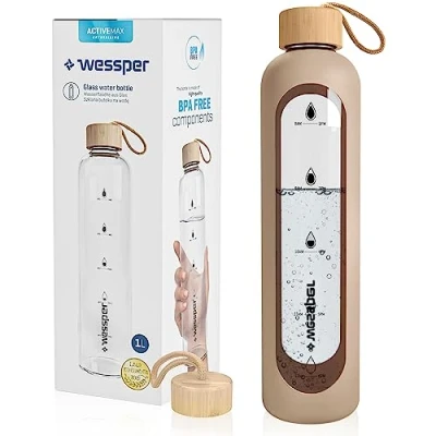 Imagen de Wessper Botella de cristal borosilicato con marcas tiempo, 1 L, hermética tapa bambú, litro, reutilizable, funda silicona, color beige