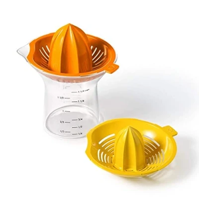Imagen de OXO Good Grips Exprimidor de limones y cítricos manual 2 en 1, tamaño grande