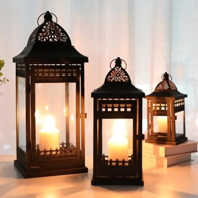 Imagen de JHY DESIGN Juego de 3 linternas Vela Decorativas 24cm y 37cm 51cm Alto Estilo Vintage Linterna Colgante candelabro Metal para Interiores al Aire Libre Eventos Fiestas Bodas(Negro)