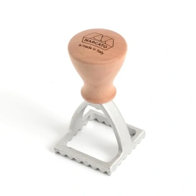 Imagen de Molde para Ravioli y Galletas Marcato, Formas Ravioli, Cortadores Galletas, en Madera Maciza Aluminio Fundido a Presión, Stampino Cuadrado de 48 mm