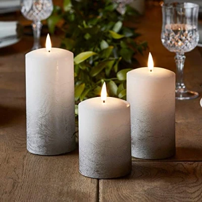 Imagen de Lights4fun TruGlow® Conjunto de 3 Velas LED sin Llama a Pilas en Cera Blanca con Efecto Ombré Plateado Mecha y Parpadeante