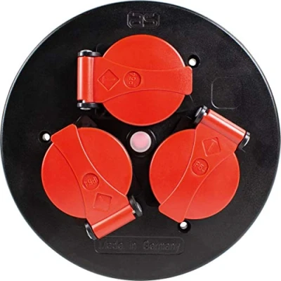 Imagen de as Schwabe 10565 Enchufe de 3 vías con tapas abatibles rojas y disyuntor térmico IP44 para exteriores