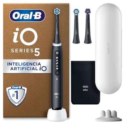 Imagen de Oral B iO 5 Cepillo de Dientes Eléctrico Negro, con 3 cabezales y 1 Estuche Viaje Blanco, Diseñado por Braun