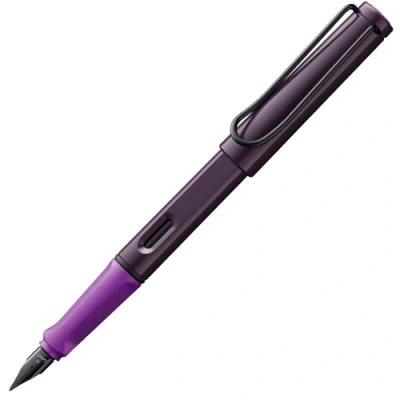 Imagen de Lamy safari violet blackberry Pluma estilográfica con empuñadura ergonómica y plumín de acero pulido en tamaño F ideal para cualquier escritura caligrafía cartucho T 10 azul Diestro