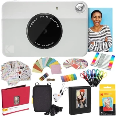 Imagen de KODAK Printomatic Cámara instantánea (Gris) Paquete Todo Incluido con Papel fotográfico Zink (20 Hojas) y Mucho más.