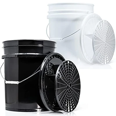 Imagen de detailmate Juego de 2 cubos lavado GritGuard 20 litros/5GAL + filtros antisuciedad tapas color negro y blanco, accesorios para el profesional coche, coche moto