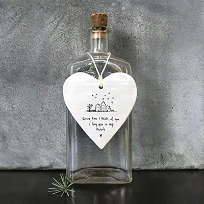 Imagen de East of India Corazón Colgante de Porcelana &#039;Cada Vez Que pienso en ti te Abrazo mi corazón&#039; Regalo Decoración Sentimental