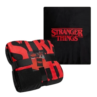 Imagen de Stranger Things Manta Polar, Mantas para Sofá, Accesorios Oficiales, Mantitas Plaid Polar Extra Suave 150x130cm(Rojo/Negro)
