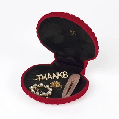 Imagen de Doiy Joyero para Mujer Organizador de Joyas Diseño en Forma Concha Elegante y Práctico Recubierto con Terciopelo Color Rojo 12,6x12,8x5 cm