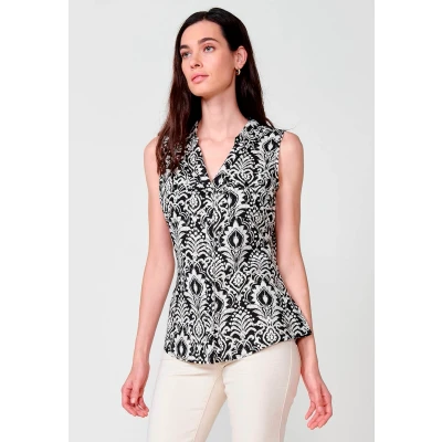 Imagen de Blusa sin mangas y cuello camisero cierre con botones bajo redondeado estampado floral placa metálica logo Koröshi en el para mujer color negro