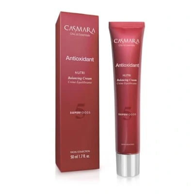 Imagen de Casmara, crema facial nutritiva ANTIOXIDANT NUTRI BALANCING, 50 mililitros. Muestra un rostro radiante y difumina las arrugas