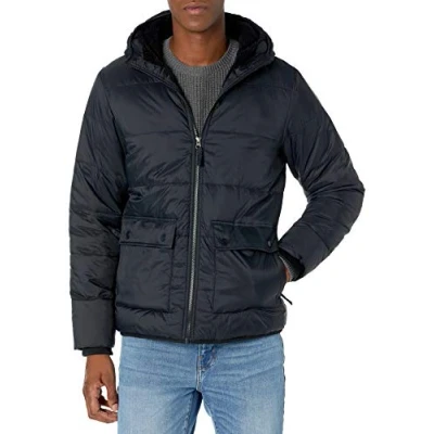 Imagen de Amazon Essentials Chaqueta Acolchada Resistente al Agua con Manga Larga y Forro de Peluche Hombre, Negro, S