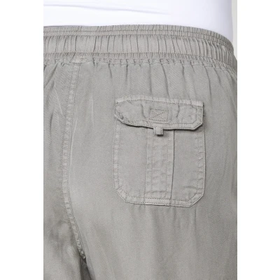 Imagen de Pantalón Efecto Denim Straight en Lyocell. Modelo Jogger de Tiro Alto con Bolsillos Delanteros y Plastrón Traseros. Cintura Elástica Ajustable Lazo Bajo Fruncido Color Kaki para Mujer