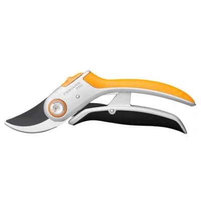Imagen de Fiskars Tijeras de jardín Bypass PowerLever para ramas y ramitas frescas, Recubrimiento antiadherente, Cuchillas acero/Mangos aluminio, Negro/Naranja, Plus, P751, 1057172