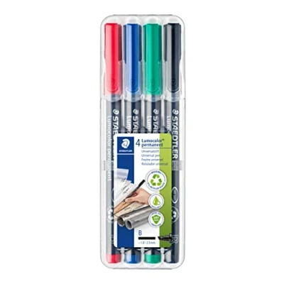 Imagen de STAEDTLER Lumocolor Permanent 314 WP4 Rotulador permanente punta biselada (B) de 1,0 2,5 mm aprox. Estuche Transparente exclusivo box con 4 rotuladores en colores negro, azul, rojo y verde