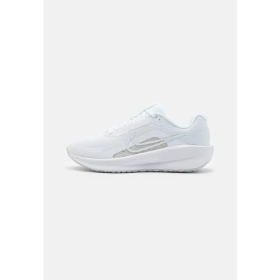 Imagen de Nike Performance Downshifter 13 Zapatillas de running neutras, Mujer, Talla: 44.5, White/platinum tint Zapatos