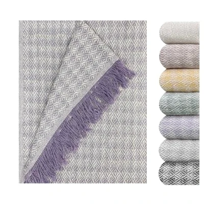 Imagen de GFD Colcha Multiusos para Sofas Lisa Viena, Cubre Sofa, Plaid Cama, Jarapas Sofas, Foulard Manta Sofa (180 x 260, Lila)