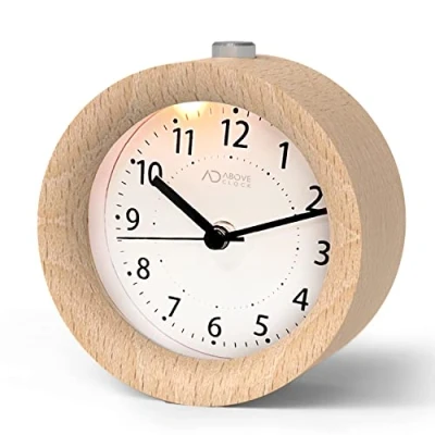 Imagen de aboveClock Reloj Despertador Analógico con Función Snooze, Silencioso sin Tictac, Madera a Pilas Luz Color Marrón Claro
