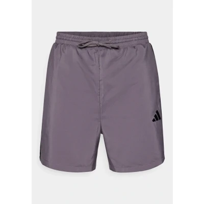 Imagen de adidas Hombre Essential Three Stripes Chelsea Base Short, Grey Strata/Black, XS