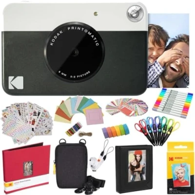 Imagen de KODAK Printomatic Cámara instantánea (Negro) Paquete Todo Incluido con Papel fotográfico Zink (20 Hojas) y Mucho más.