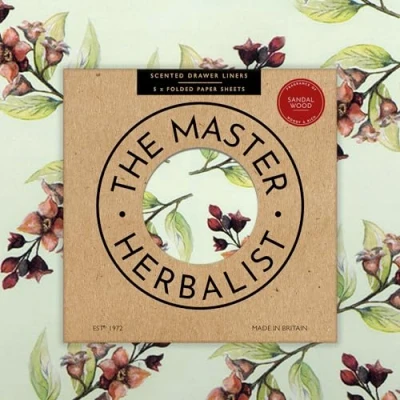 Imagen de The Master Herbalist Forros aromáticos para cajones con aroma a sándalo en un diseño floral de (plegados) Paquete 5 hojas Contiene aceites esenciales Fabricado el Reino Unido