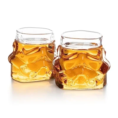 Imagen de juego de 2 vasos whisky originales con forma casco Stormtrooper, para whisky, bourbon, escocés y ginebra, 300 ml cada uno, regalo cristal perfecto hombres ¡ThumbsUp!