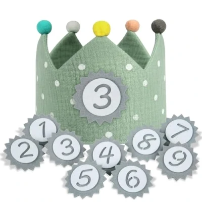 Imagen de URAQT Corona Cumpleaños, Primer Cumpleaños con Números Intercambiables del 0 al 9, 1 Año Ajustable Aniversario Años o Meses, Decoracion de Fiesta, Verde